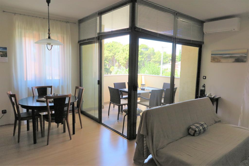 Apartment Lara Rovinj Bagian luar foto